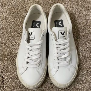 Veja Esplar Leather Low-top Sneakers